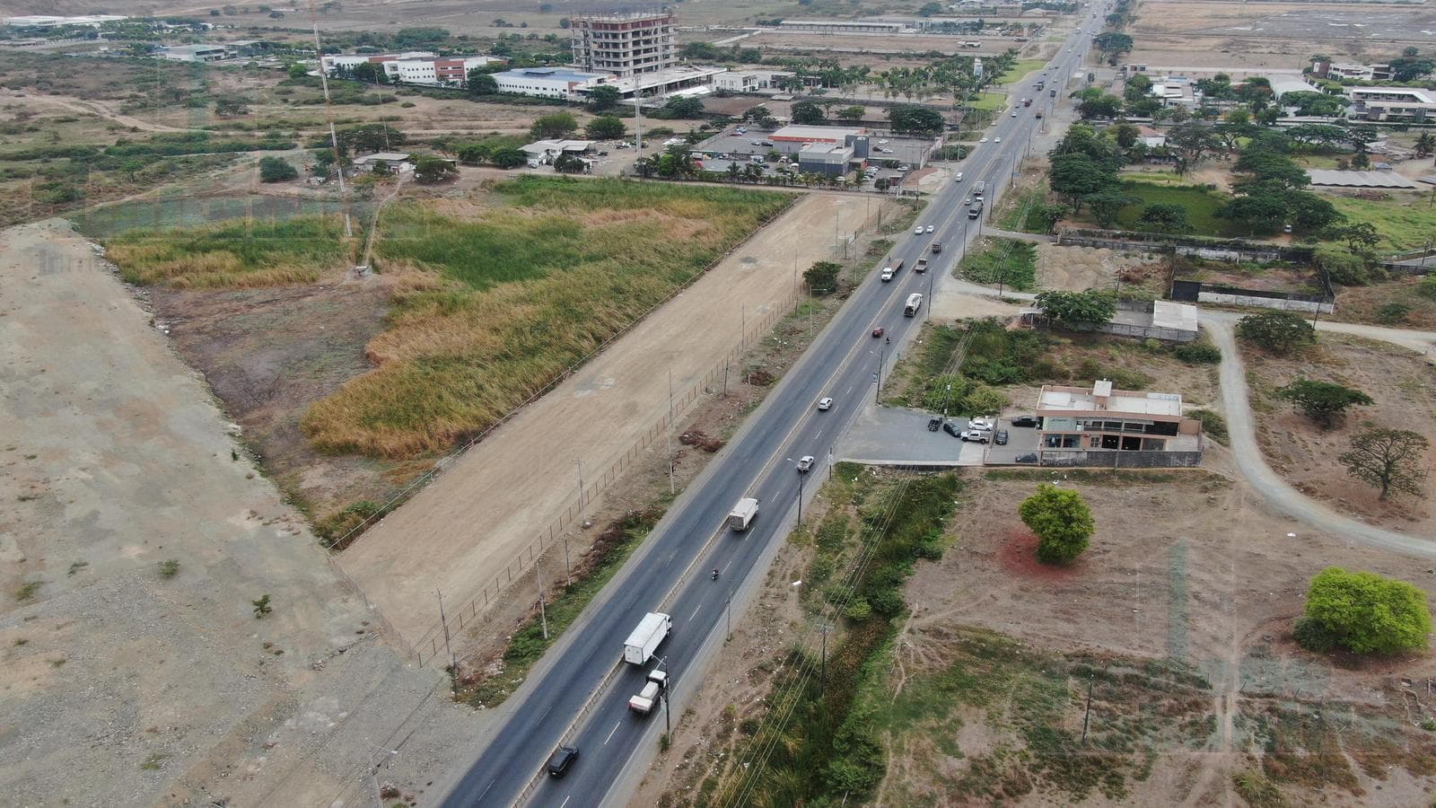 ALQUILO TERRENO CON FRENTE A LA VIA DE 265 MTRS VIA SAMBORONDON JUNTO A LA ECOTEC - 1