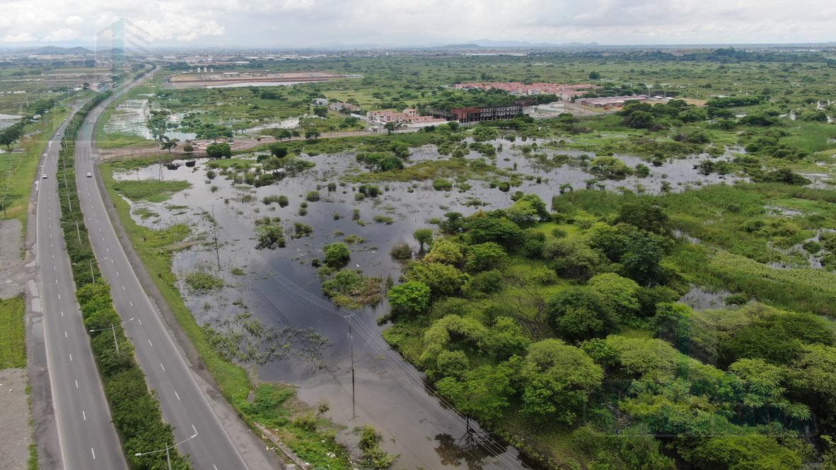 ALQUILER DE TERRENO ESQUINERO SOBRE VIA DURAN BOLICHE - 1