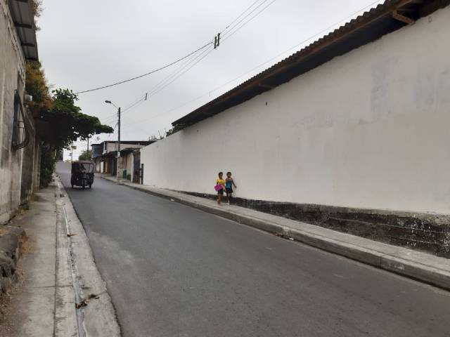 VENDO GALPON CON BODEGAS, OFICINAS Y PARQUEO