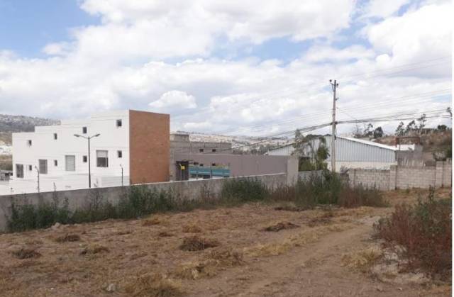 BARATO ARRIENDO TERRENO PARA  NEGOCIO O ARRIENDO NORTE DE QUITO INFO AL WHATSAPP