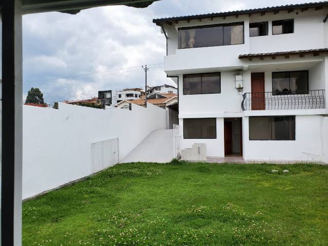 ARRIENDO LINDA CASA EN SANGOLQUÍ - URBANIZACIÓN LA COLINA