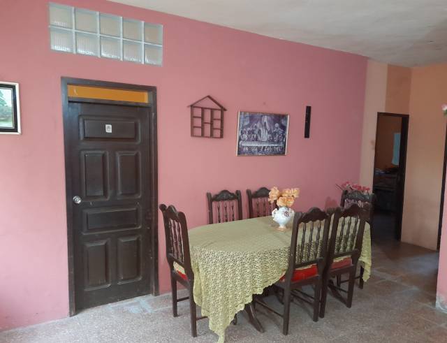 SE VENDE CASA, EN PORTOVIEJO, FRENTE AL PARQUE MAMEY