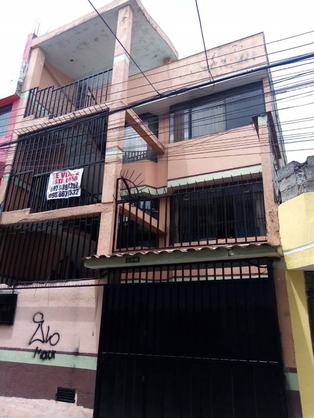 VENDO CASA DE 3 PISOS