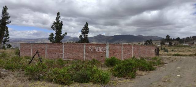 DE OPORTUNIDAD !! Terreno Al Norte De Riobamba