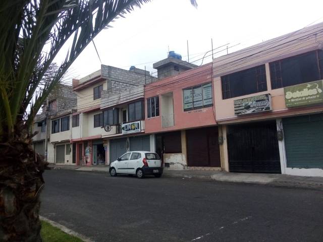 Se vende casa en Salcedo diagonal al Principe San Miguel a dos cuadras de la Universidad Amawtay Wasi