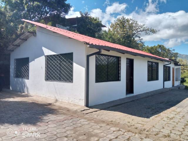 De oportunidad se vende una hermosa casa ubicado en Pichincha Yaruqui.
