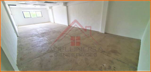 Local Comercial en alquiler de  2 plantas en Av. Juan Tanca Marengo Guayaquil