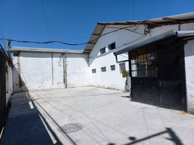 GALPÓN DE ARRIENDO DE 450 M2, SUR DE QUITO A 300 METROS DE LA AV. MALDONADO DEL MERCADO SANTA MARIA