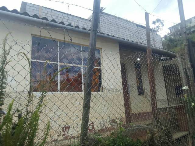 CASA EN VENTA EN TIERRAS COLORADAS