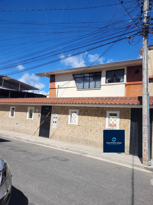 Casa en venta en Loja, barrio Daniel Alvarez