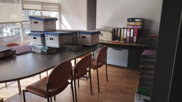 VENTA DE OFICINA AMOBLADA