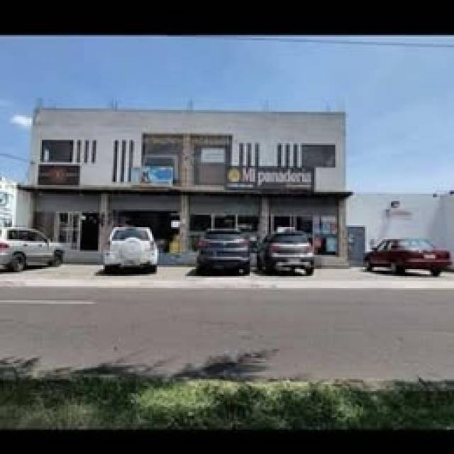 Rento local comercial cómodo y versátil con parqueadero