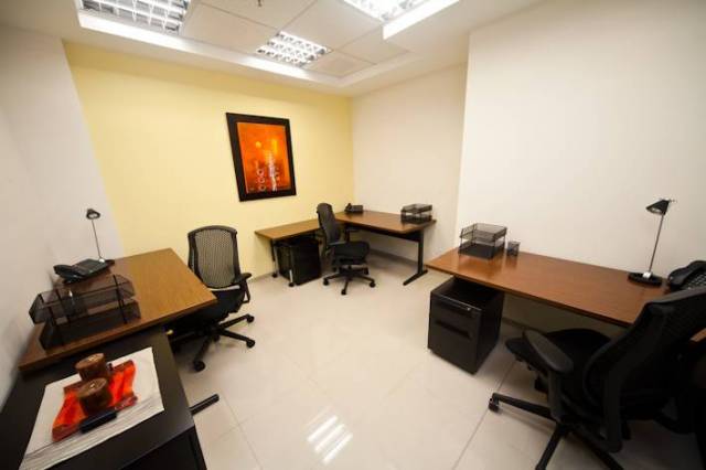 Tu oficina privada te espera ahora mismo en Guayaquil, Mall del Sol para una o dos personas.