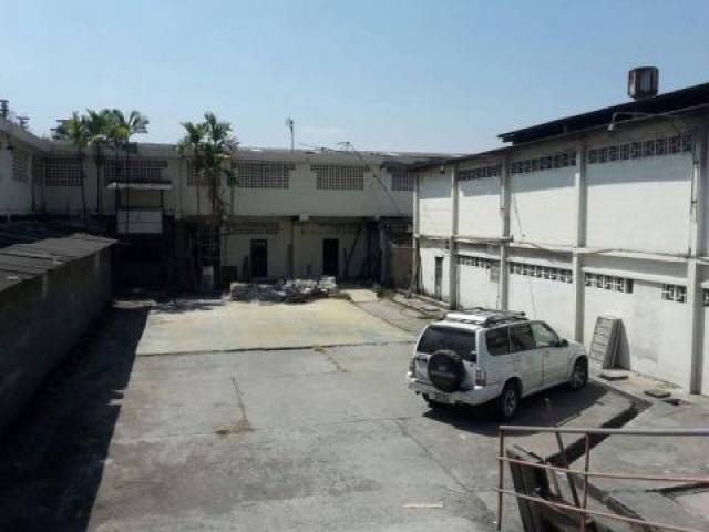 VIA DAULE - VENDO - AMPLIO LOCAL COMERCIAL DE 1678 M2