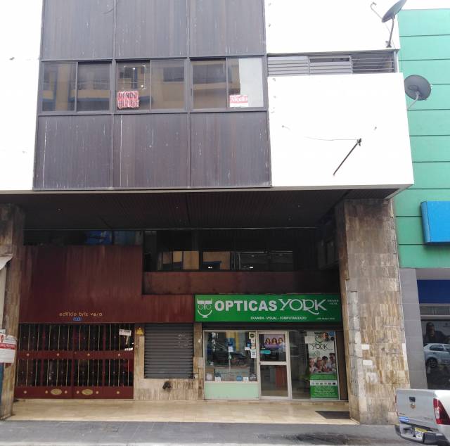 Vendo Oficina Centro de Guayaquil Excelente ubicacion y Precio con Vista a la Calle