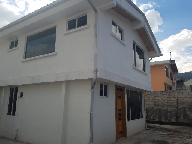 VENDO CASA CONOCOTO 219M2 VALLE DE LOS CHILLOS