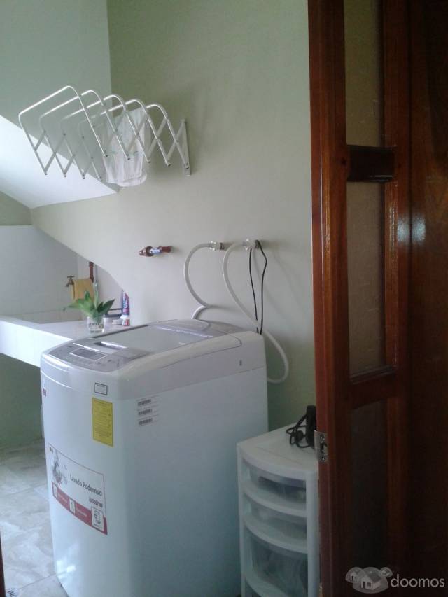 VENDO CASA RECIEN ESTRENADA EN PRIVILEGIADA UBICACIÓN DE MANTA