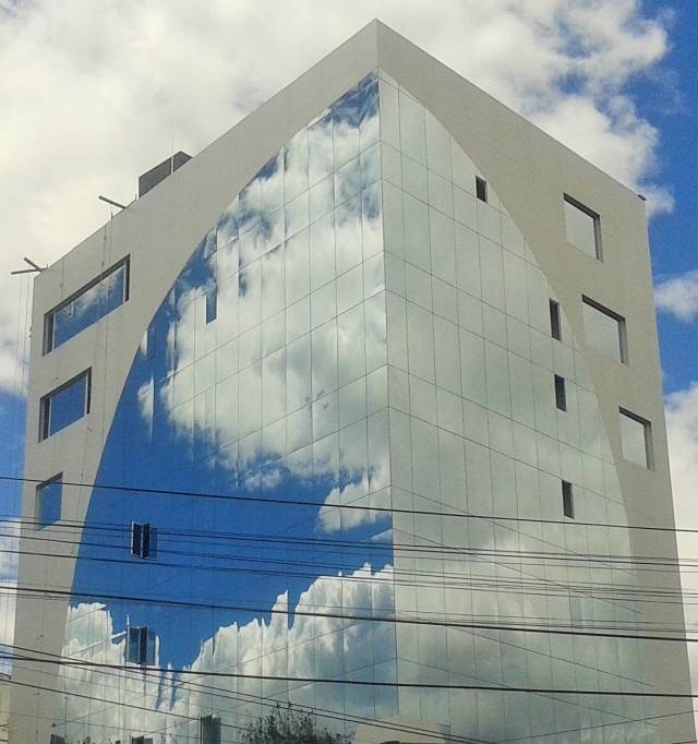 HERMOSAS OFICINAS ESTRENAR RENTA O VENTA AV. MARIANA DE JESUS. SECTOR CLINICA INTERNACIONAL