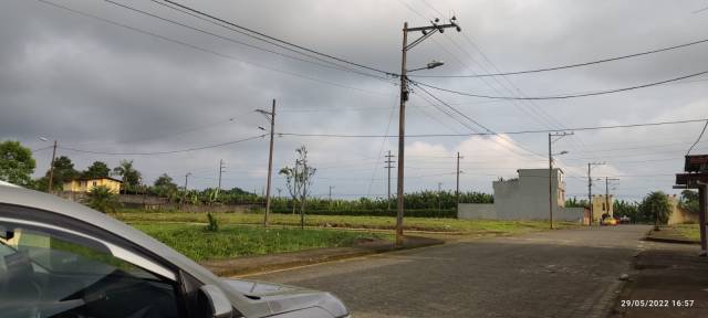 VENDO TERRENO DE 300m2 EN URBANIZACION REINO UNIDO A 5 min. del terminal terrestre 110 metro cuadrado