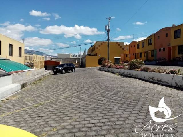 EN VENTA BONITA CASA EN CAYAMBE CONJUNTO CIUDAD DEL SOL