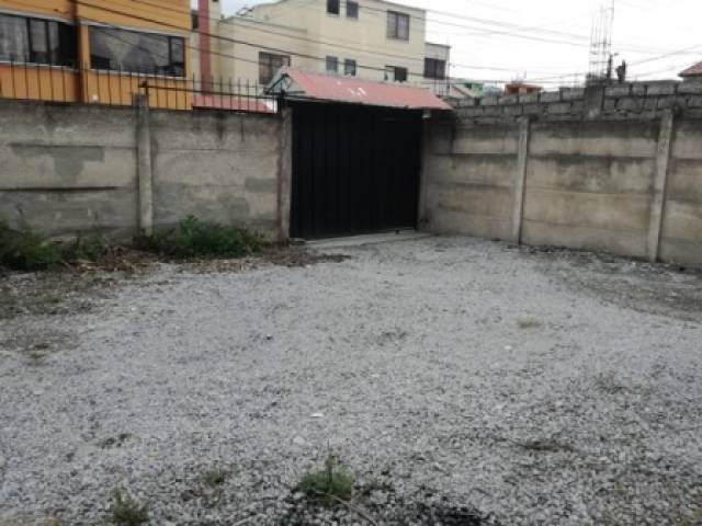 ARRIENDO GARAGE PEQUEÑO DE 12m DE FRENTE Y 10m DE FONDO PARA NEGOCIO