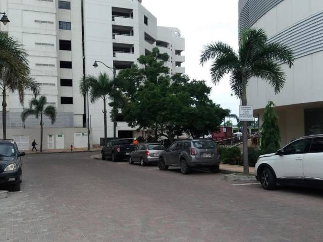 Alquilo Suite Amoblada con Piscina y Parqueo en Puerto Santa Ana, el lugar mas exclusivo de Guayaquil