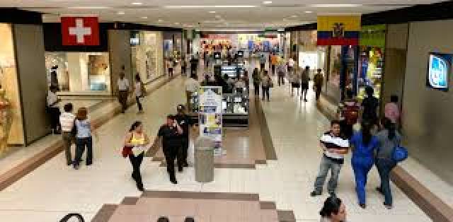 GUAYAQUIL, POLICENTRO LOCAL COMERCIAL 90m2