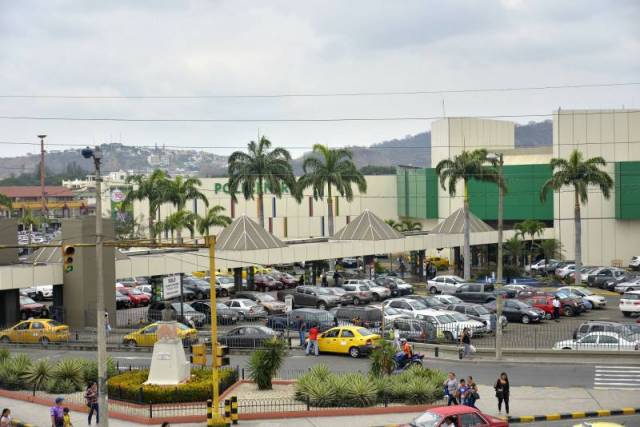 GUAYAQUIL, POLICENTRO LOCAL COMERCIAL 145,8 m2